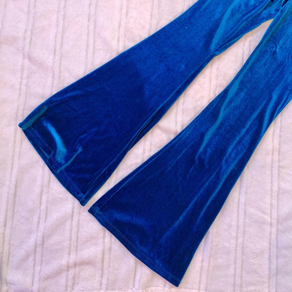 BLUE VELVET FLARE PANTS